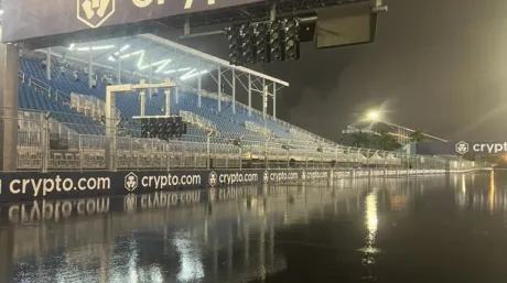 Lluvia nocturna en el circuito de Miami - SoyMotor.com