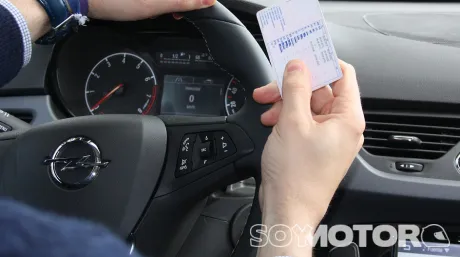 Obtenían el permiso de conducir haciéndose pasar por sus clientes - SoyMotor.com