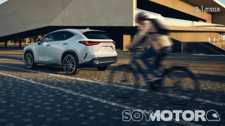 Dos de cada tres conductores se sienten inseguros cuando coinciden con bicicletas y patinetes - SoyMotor.com