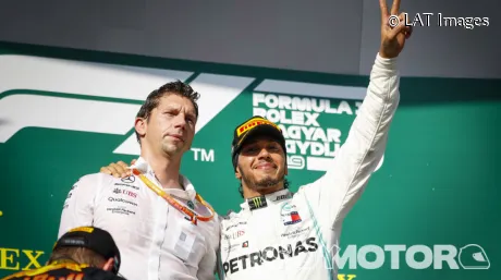 Lewis Hamilton y James Vowles en Hungría 2019