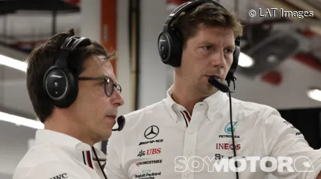 James Vowles y Toto Wolff en Singapur 2022