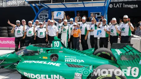 Alex Palou celebra la pole en el GP de Detroit - SoyMotor.com