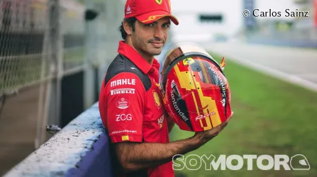 Casco de Carlos Sainz para el GP de España F1 2023