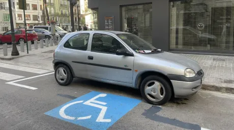 El Opel Corsa multado en Valencia - SoyMotor.com