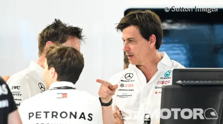 Alonso hizo "teatro" para forzar una sanción a Hamilton, asegura Wolff - SoyMotor.com