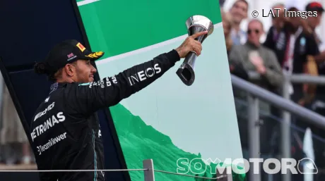 Lewis Hamilton, en el podio del GP de Gran Bretaña