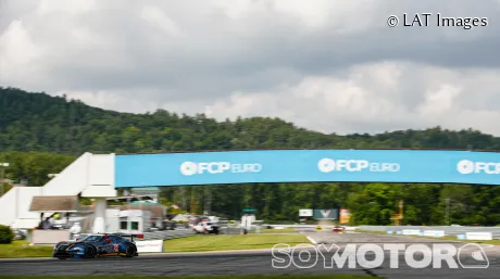 El Aston Martin de Àlex Riberas en Lime Rock - SoyMotor.com