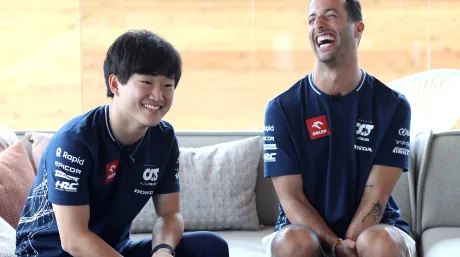 Yuki Tsunoda y Daniel Ricciardo en Hungría