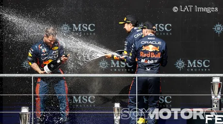 De 'ship' a 'shit': otro trofeo roto en las vitrinas de Red Bull - SoyMotor.com