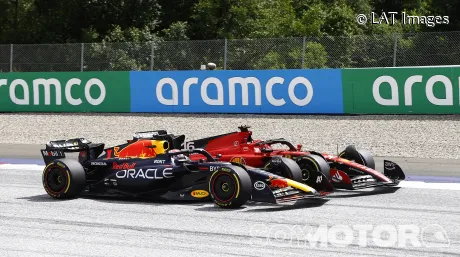 Casi dos meses después, Verstappen tuvo que adelantar en pista - SoyMotor.com