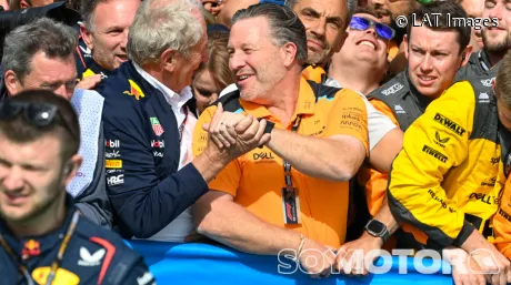 Zak Brown y Helmut Marko en Silverstone