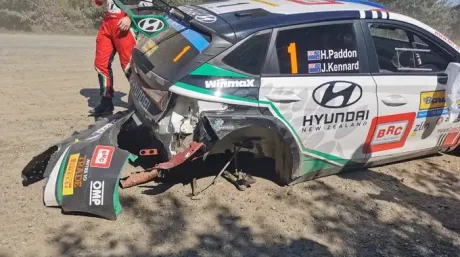 Abandono de Hayden Paddon