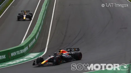 Undercut de Max Verstappen a Sergio Pérez en Zandvoort