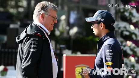 Otmar Szafnauer y Sergio Pérez en Australia