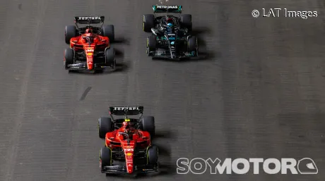 Sainz, Leclerc y Russell en Singapur.