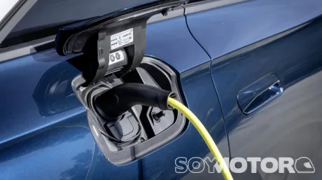 Alemania obligará a las gasolineras a poner puntos de carga para coches eléctricos - SoyMotor.com