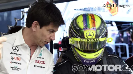 Mercedes ha renovado a Hamilton sólo por dos años para evitar cláusulas de rescisión, revela Wolff - SoyMotor.com