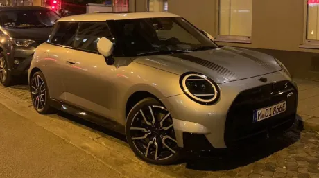 Mini Cooper S John Cooper Works 2025 - SoyMotor.com