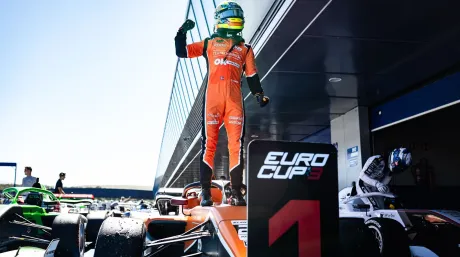 Eurocup-3: Ogaard gana la carrera del domingo y las posiciones en cabeza se cierran - SoyMotor.com