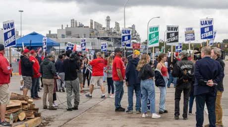 Trabajadores del UAW en huelga - SoyMotor.com