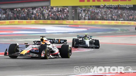 Algo es algo: Hamilton, pegado a Verstappen durante cinco vueltas - SoyMotor.com