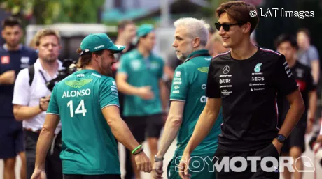 George Russell y Fernando Alonso en Singapur