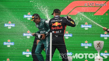 Verstappen se ve "similar" a Alonso: "A sus 42 años sigue siendo muy competitivo" - SoyMotor.com