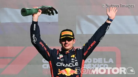 Verstappen gana el GP de México en la primera curva y Pérez lo pierde; Sainz, cuarto - SoyMotor.com