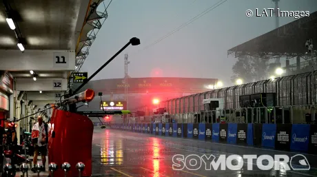 Escena de la tormenta de la Q3 del GP de Brasil F1 2023 - SoyMotor.com