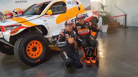 Presentación del coche de Isidre Esteve y Txema Villalobos para el Dakar 2024