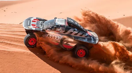 La iniciativa de Audi para apoyar a Sainz en el Dakar 2024: ¡un mensaje tuyo puede decorar su coche! - SoyMotor.com