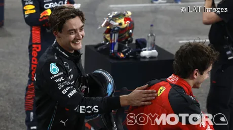 Leclerc sorprende con una extraña estrategia: ¡deja pasar a Pérez en la última vuelta! - SoyMotor.com