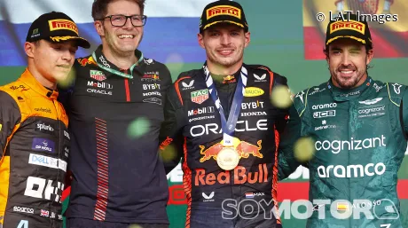 Verstappen 'duerme' el GP de Brasil y Alonso bate a Pérez por el podio en un final épico - SoyMotor.com