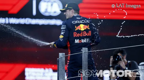 Max Verstappen celebra su victoria en el GP de Abu Dabi