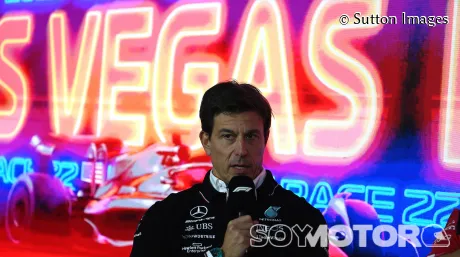 Wolff se encara con los críticos de Las Vegas: "¿Cómo te atreves a hablar mal de un evento que marca nuevos estándares?" - SoyMotor.com