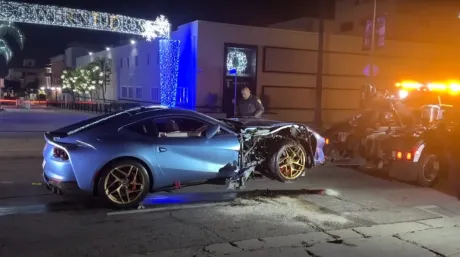 Un famoso actor de Hollywood destroza su Ferrari contra un coche aparcado - SoyMotor.com
