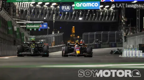 Hamilton admite que le "gustaría" pilotar el Red Bull, pero no quiere ganar con "el coche más dominante de la historia" - SoyMotor.com