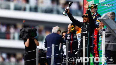 Lewis Hamilton, en el podio del GP de Gran Bretaña