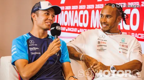 Lewis Hamilton y Alexander Albon en Mónaco