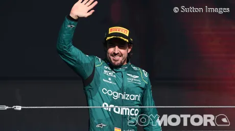 Fernando Alonso en el podio de Brasil