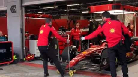 Ferrari empieza a rodar en Barcelona con Sainz y los hermanos Leclerc - SoyMotor.com