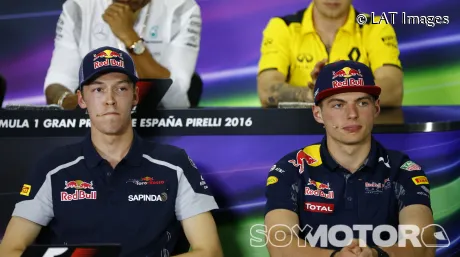 Daniil Kvyat y Max Verstappen en Barcelona 2016