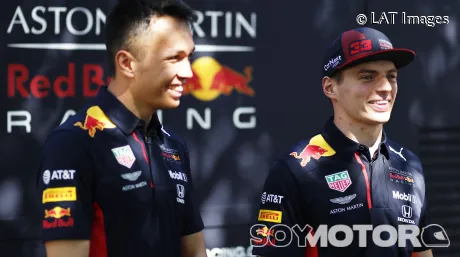 Max Verstappen y Alexander Albon en Australia