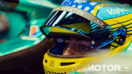 Fernando Alonso en su primer contacto con el AMR24