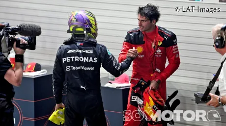 Lewis Hamilton y Carlos Sainz en Singapur