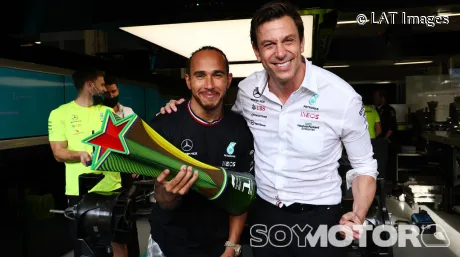 Lewis Hamilton y Toto Wolff en Brasil