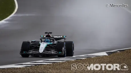 Mercedes hizo un 'Shakedown' de 15 kilómetros con el W15 en Silverstone y tendrá un 'filming day' en Baréin - SoyMotor.com