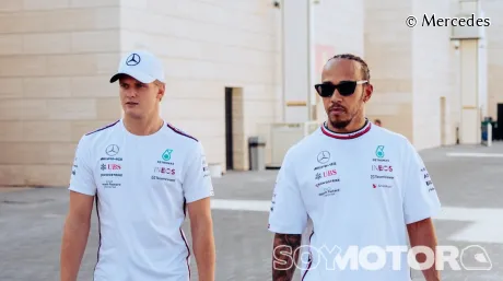 Mick Schumacher y Lewis Hamilton en Abu Dabi