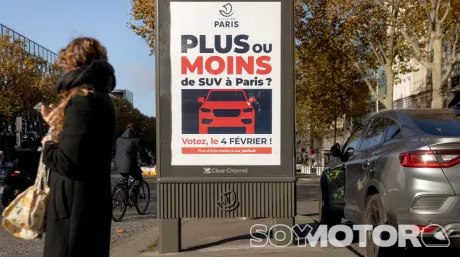 Cartel en París anunciando la votación - SoyMotor.com