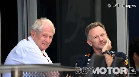 Helmut Marko, en una imagen de archivo de la pretemporada con Christian Horner - SoyMotor.com